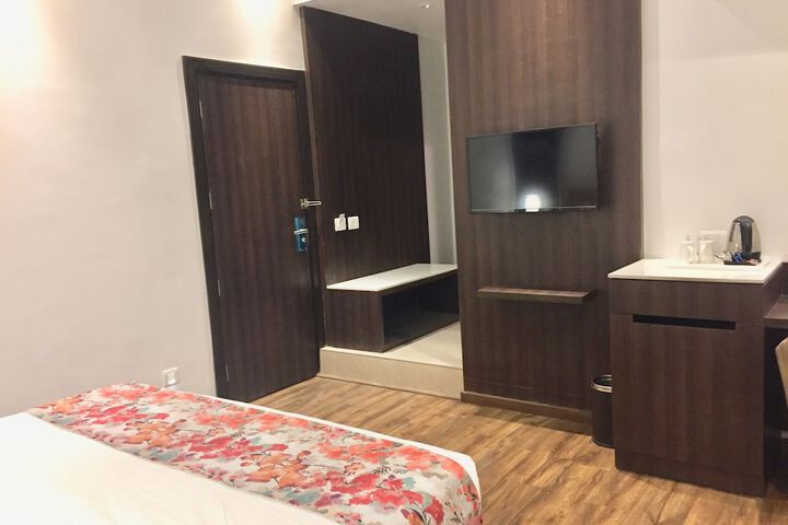 Room 15 of 29