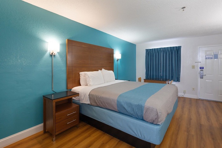 Room 12 of 29