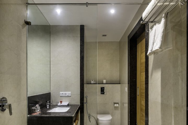 Room 13 of 21