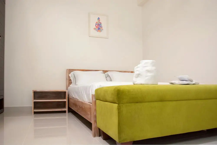 Room 4 of 16