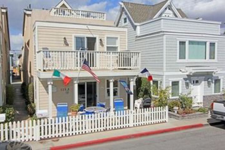 Image of 33rd St. 68149 by RedAwning
