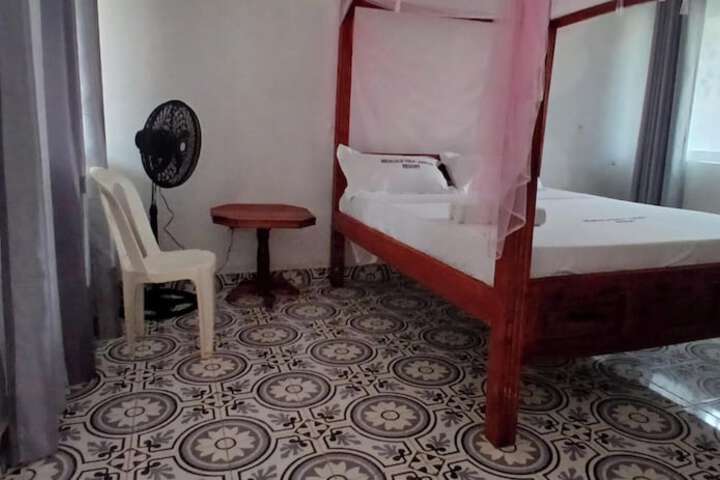 Room 10 of 37