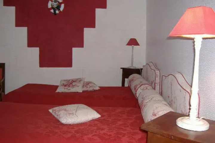 Room 4 of 10