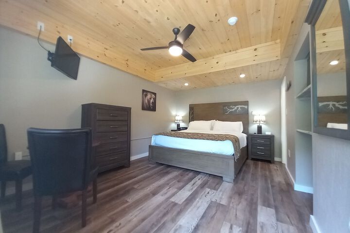 Room 52 of 83