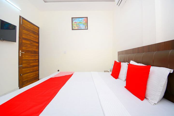 Room 17 of 33