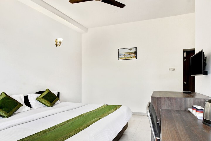 Room 15 of 20