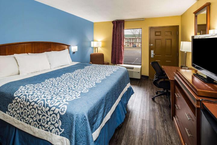 1 King Bed (11 of 16)
