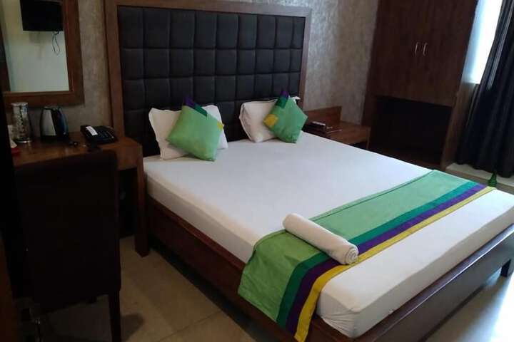 Room 2 of 18