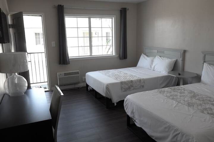 Room 13 of 90