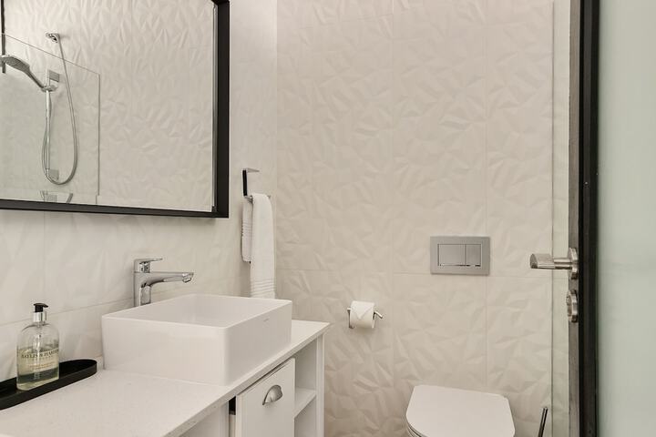 Room 182 of 215