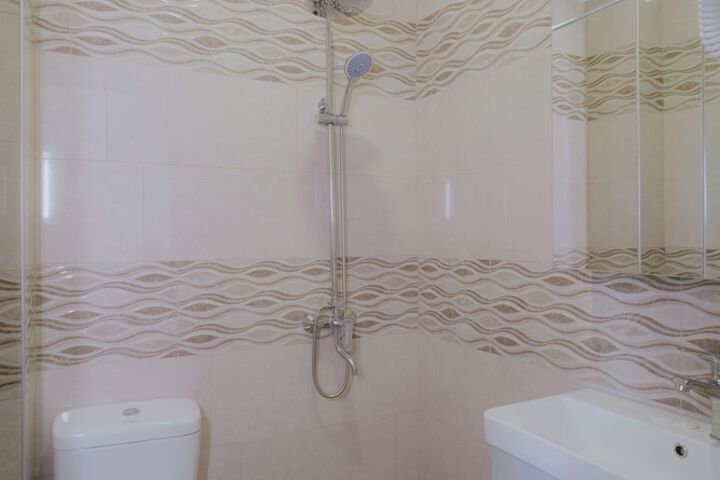 Room 16 of 28