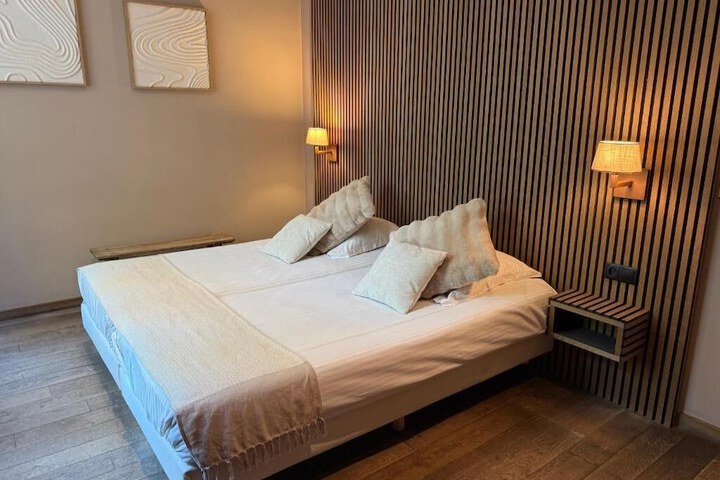 Room 2 of 4