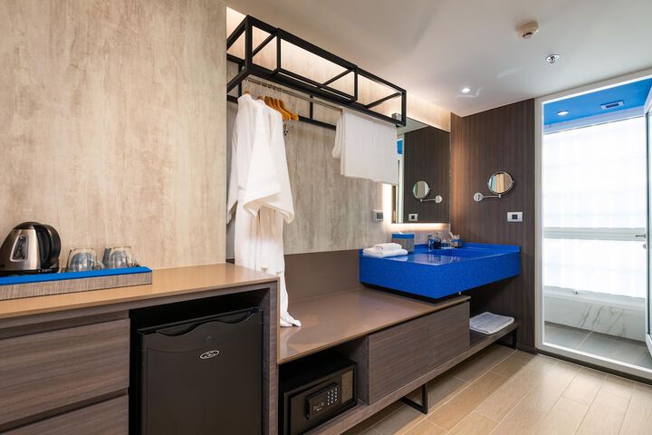 Room 86 of 190