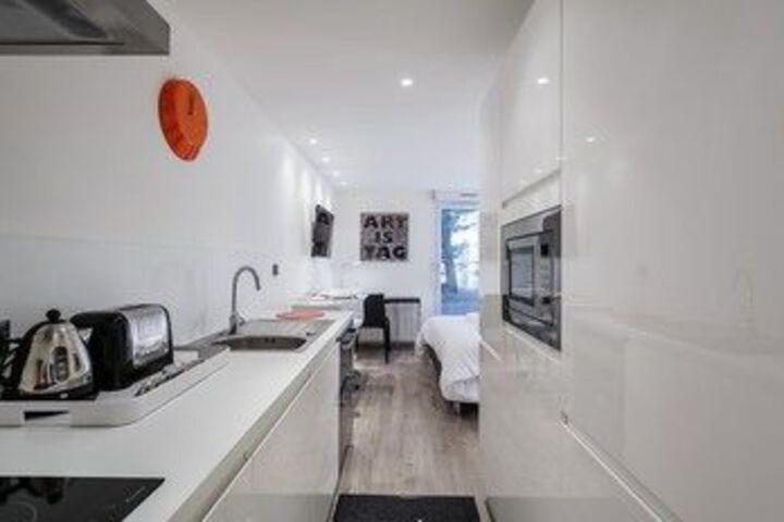 Room 15 of 18