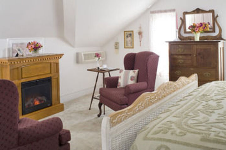 Room 4 of 27