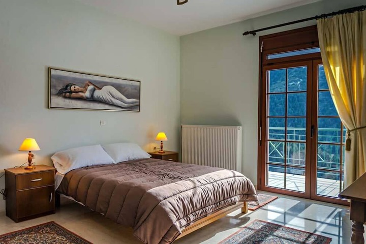 Room 6 of 70