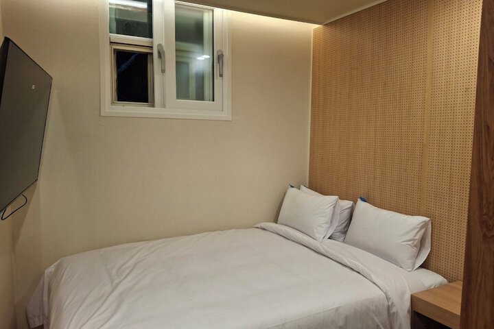 Room 8 of 113