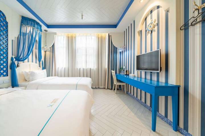 Room 14 of 48