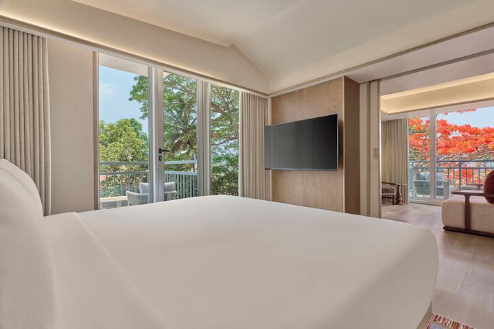 Room 13 of 27
