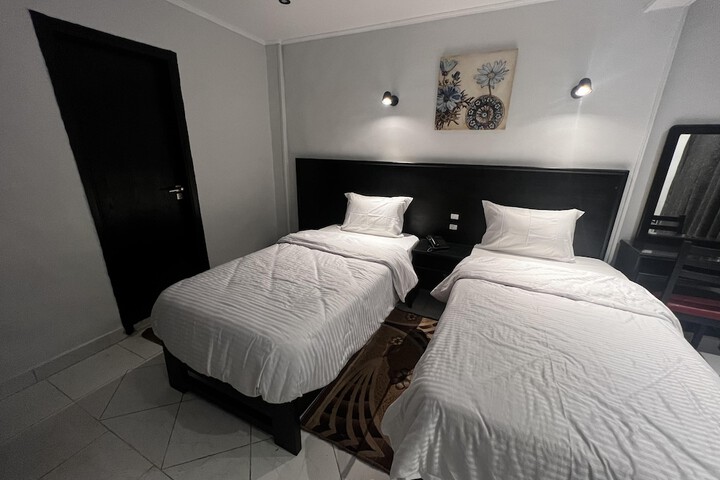 Room 32 of 107