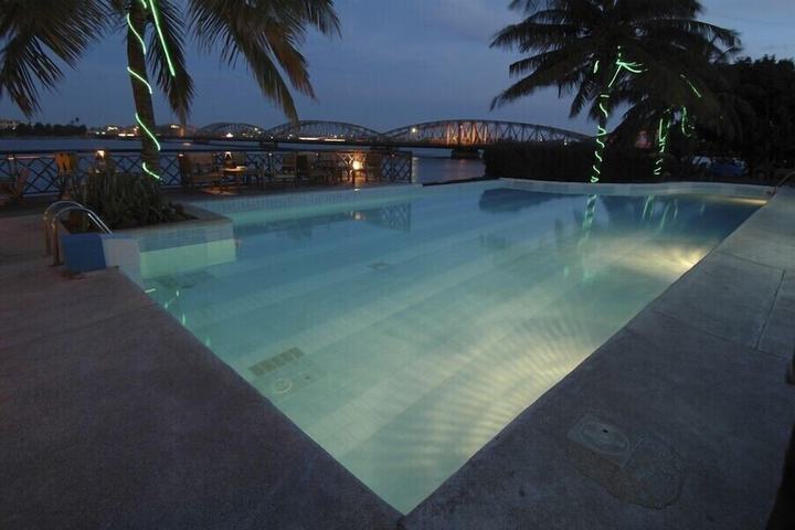 Pool 16 of 25