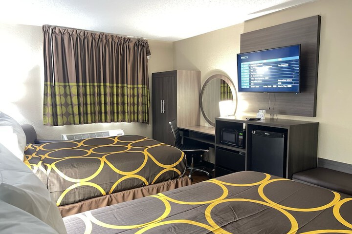2 Double Beds (3 of 14)