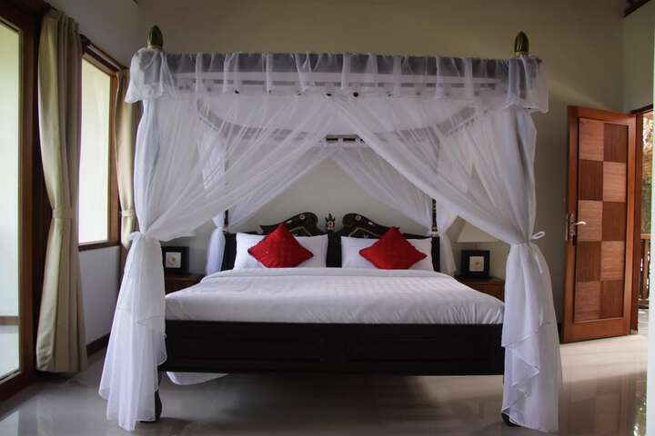 Room 2 of 34