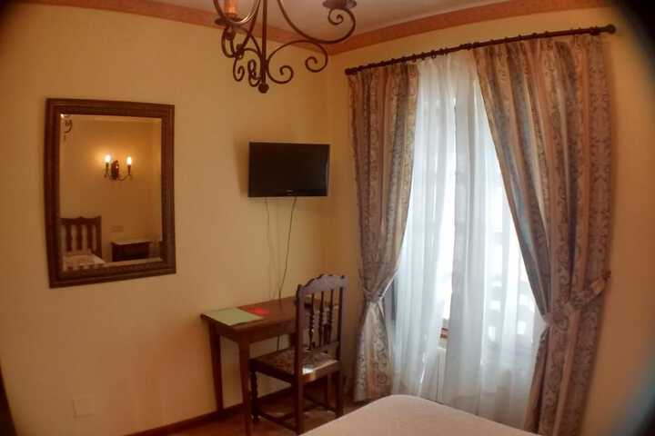Room 32 of 65