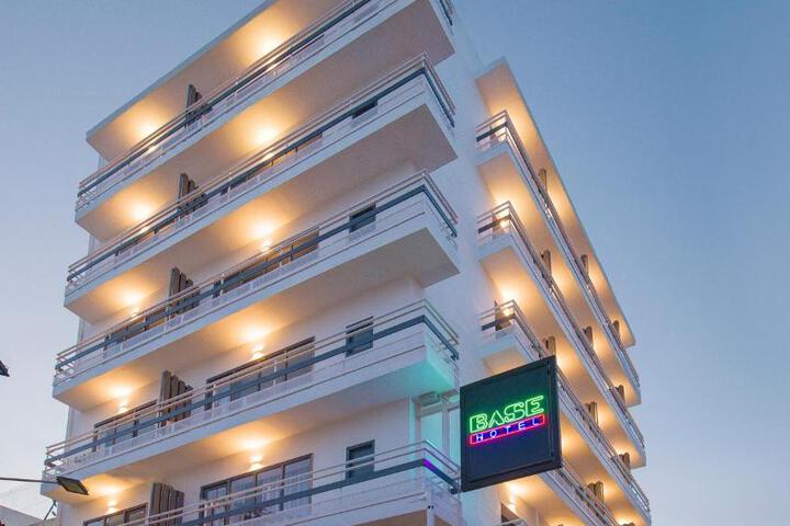 Hotel Base - Adults Only