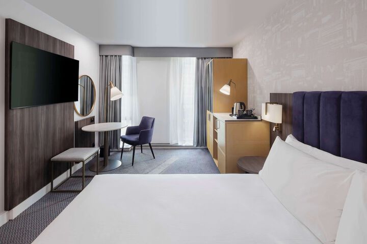 Room 33 of 114