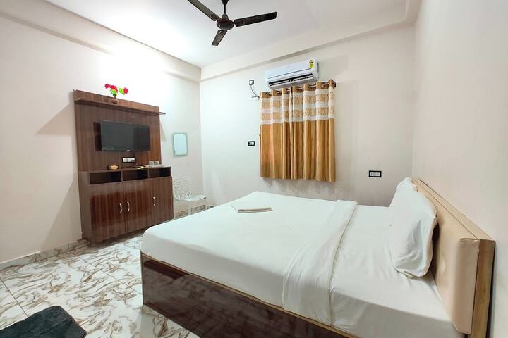 Room 4 of 20