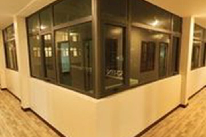 Ballroom/Hall 33 of 34