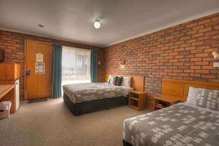 Room 14 of 33