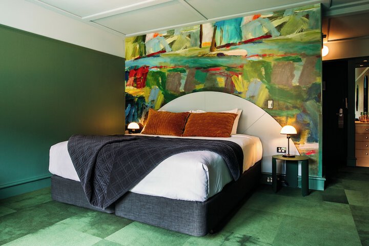 Room 15 of 32