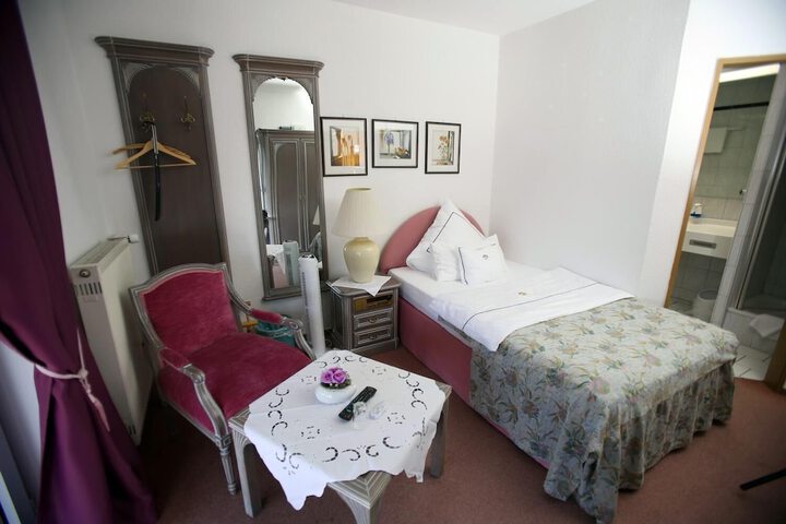 Room 6 of 20