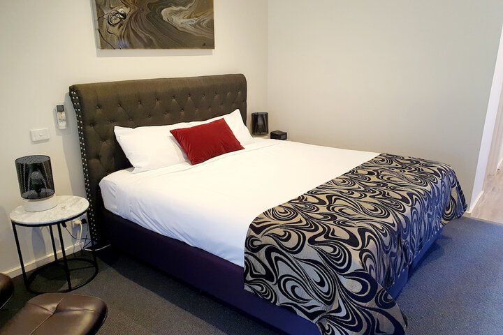 Room 27 of 104