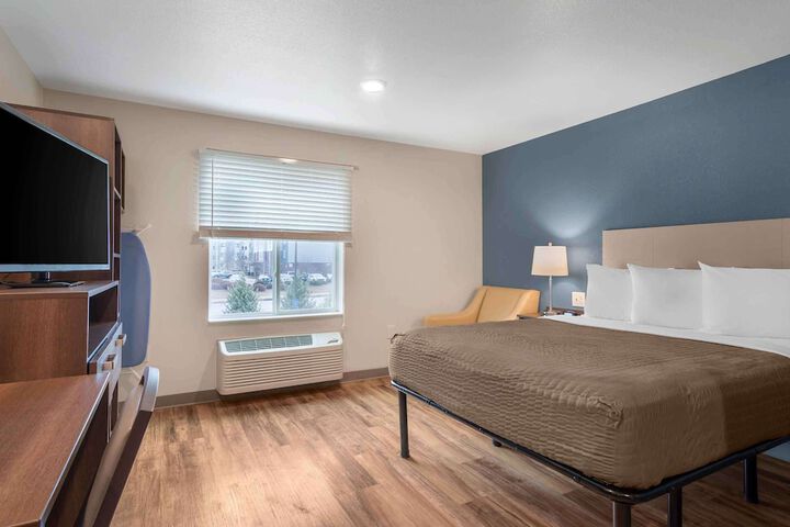 Standard Studio 1 Queen Bed (7 of 8)