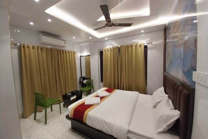 Room 8 of 16