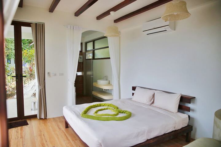 Room 4 of 73