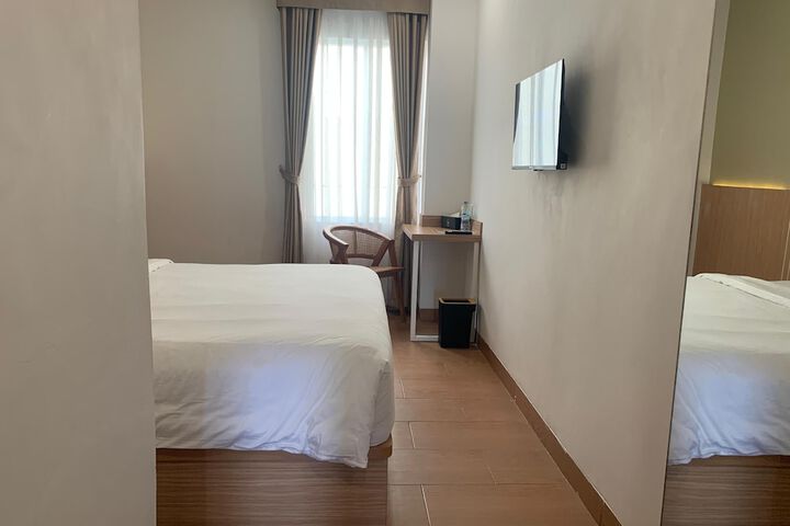 Room 7 of 13