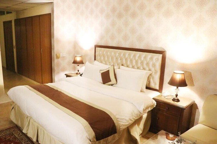 Room 9 of 20