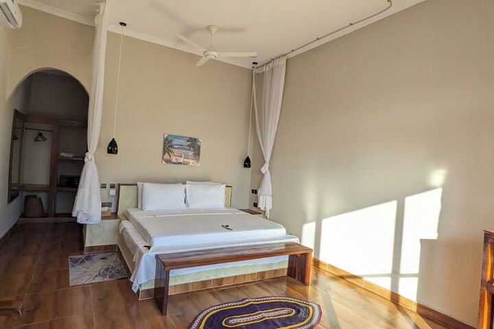 Room 8 of 43
