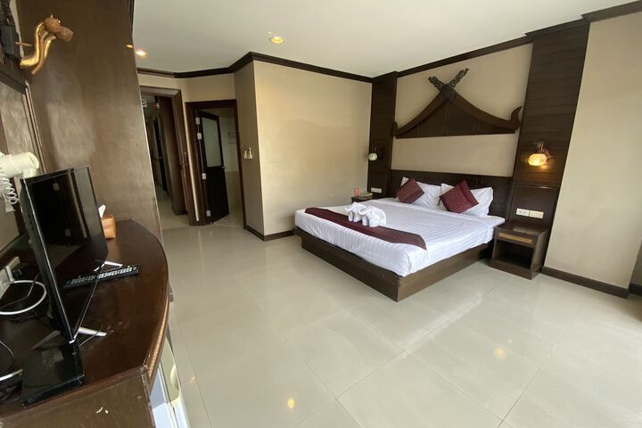 Room 28 of 53