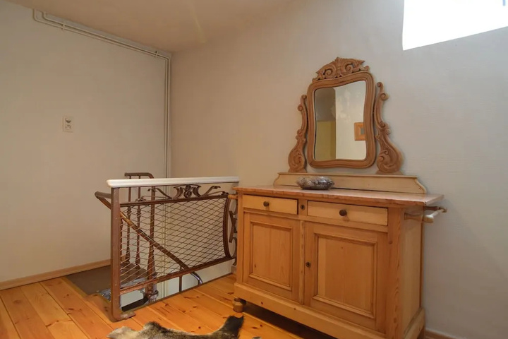 Room 10 of 20