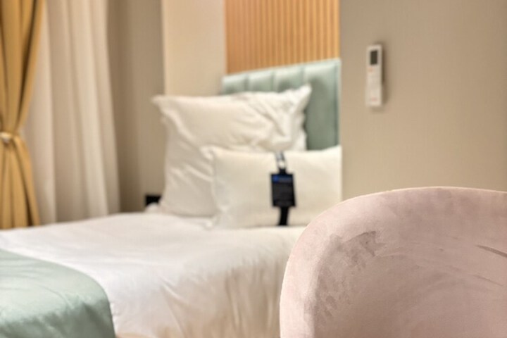 Room 9 of 79
