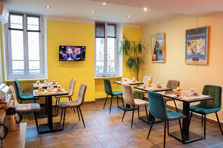 Breakfast area