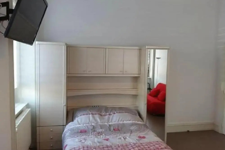 Room 2 of 11