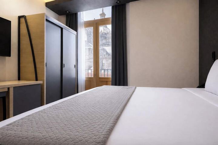 Room 40 of 176