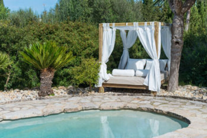 Pool 18 of 28