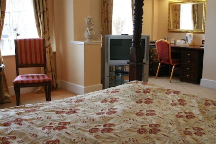 Room 4 of 38
